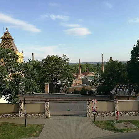 Zsolnay Apartman *